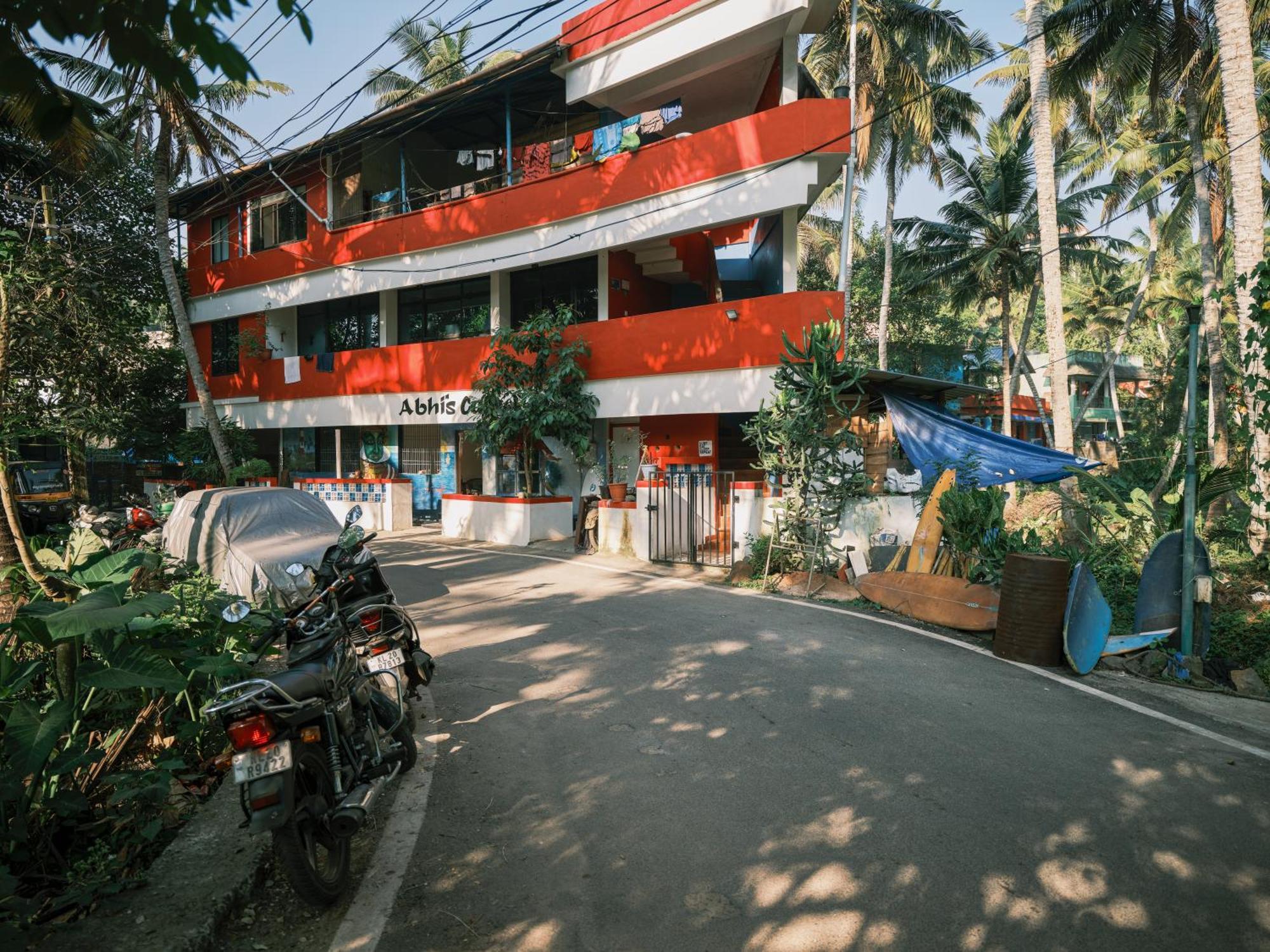 Abhi'S Cafe Avaduthura Kovalam Exterior photo