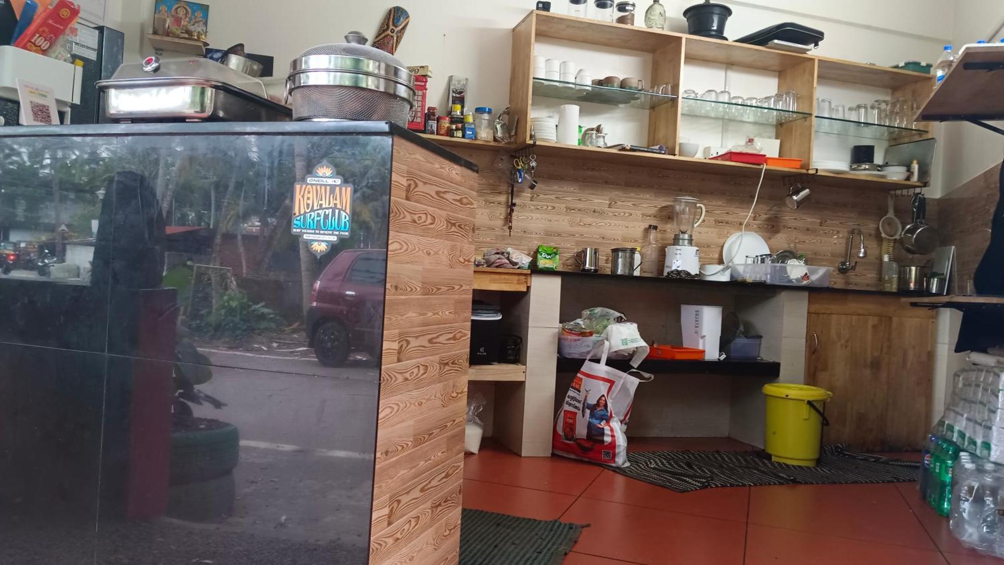 Abhi'S Cafe Avaduthura Kovalam Exterior photo